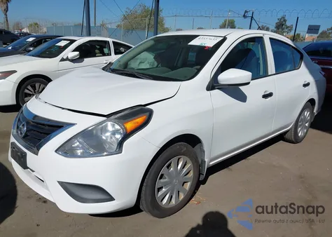 2017 Nissan Versa 1.6 S z USA, uszkodzony, nr VIN 3N1CN7AP3HL833070